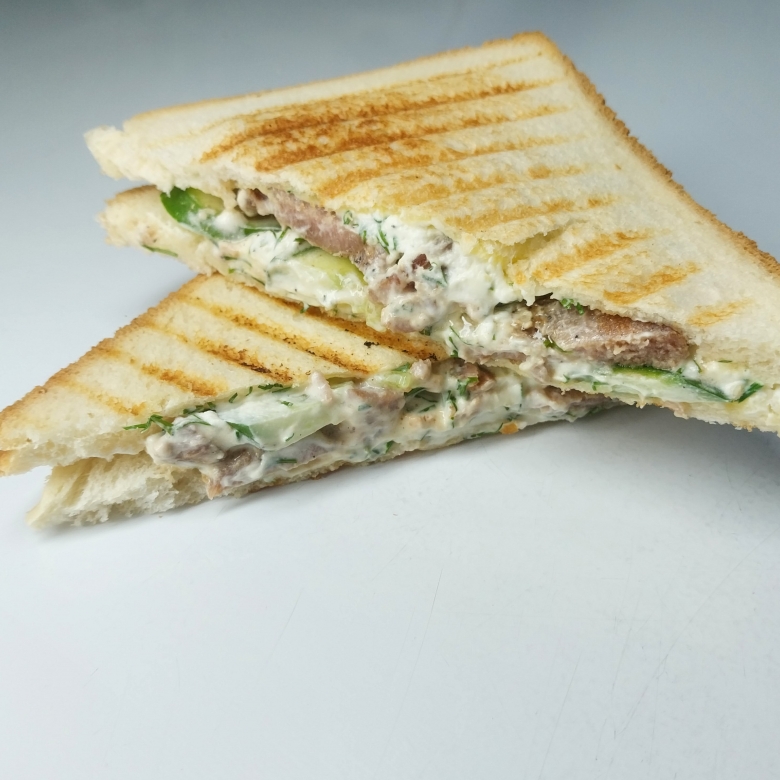 Сэндвич с тунцом